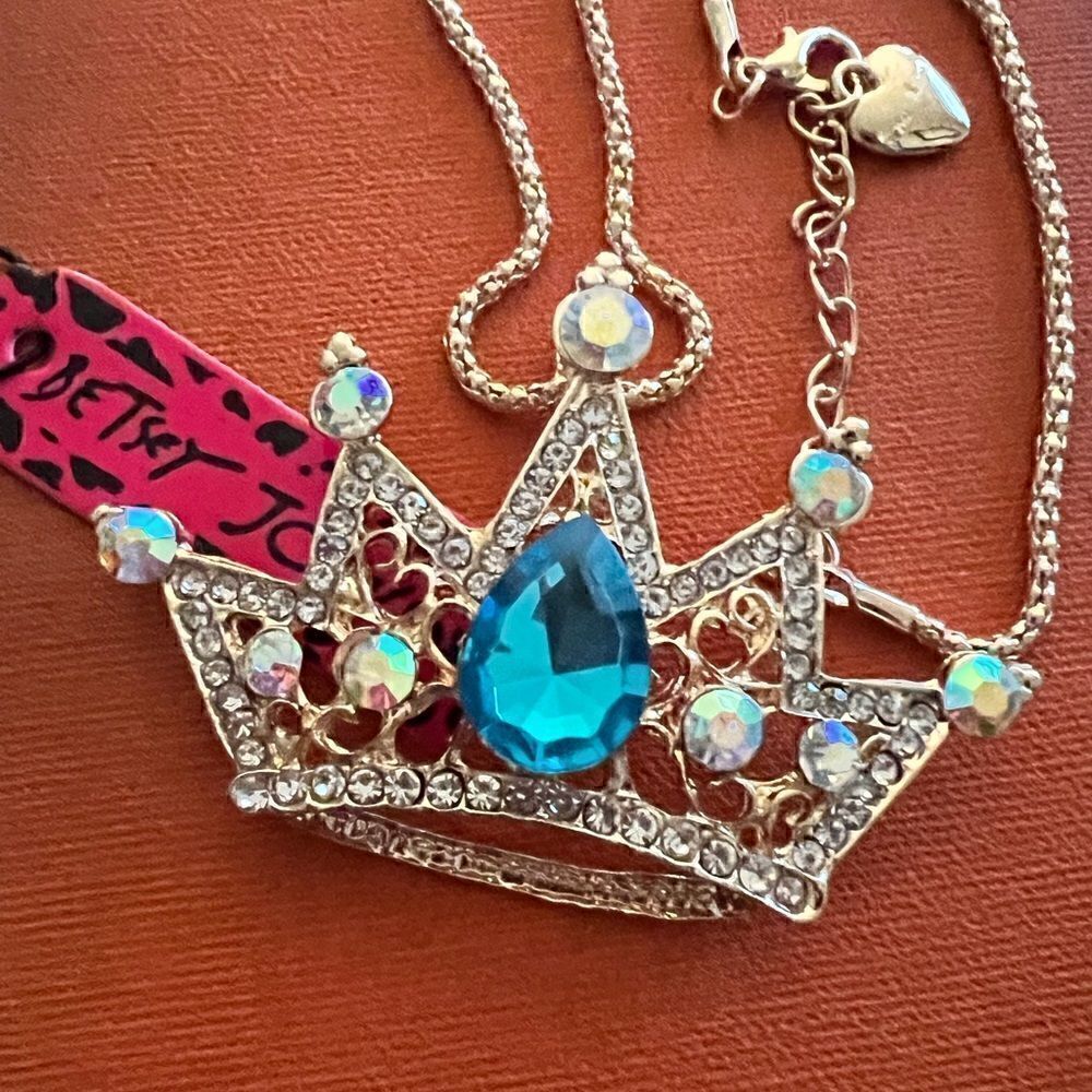 👑 Betsey Johnson stunning crystal embellished crown 👑